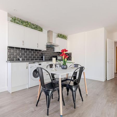 Boutique Vertigo Apartment Central Kingston/London Kingston upon Thames  Esterno foto